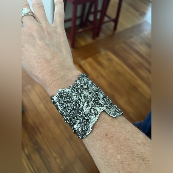 Alexander McQueen Molten Cuff Bracelet - Picture 7 of 15